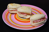 Photo de la recette Petits pains apéritifs au tarama